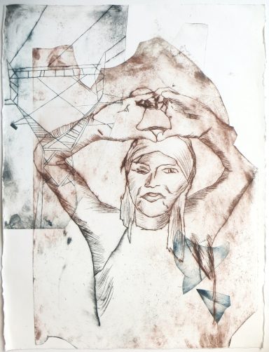 „bittersüß", 80 × 100 cm, Kaltnadelradierung auf Büttenpapier, 1 von 3, 2024 Eine skizzenhafte Darstellung einer Person mit erhobenen Händen und abstrakten Formen im Hintergrund.